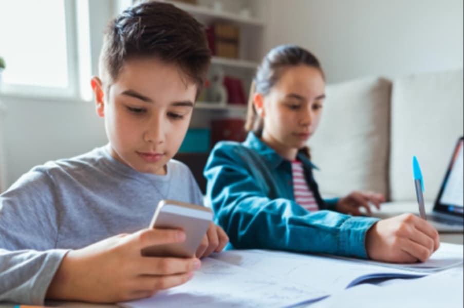 Screen Time & Study Time: How to Find the Right Balance for Your Child