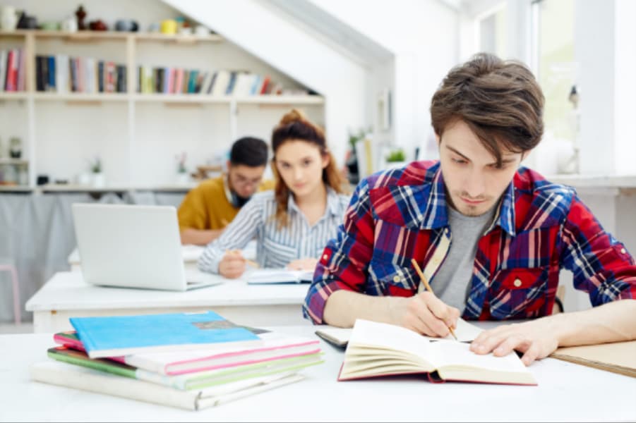 CAT Exam Preparation in Dubai: How the Right Teachers Can Help You Crack CAT
